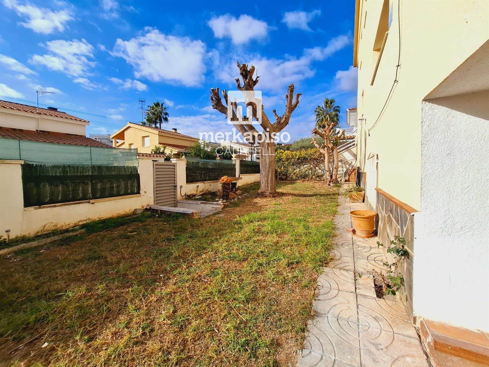 4 soveværelse Byhus til salg i Calafell med swimmingpool garage - € 480.000 (Ref: 9511302)