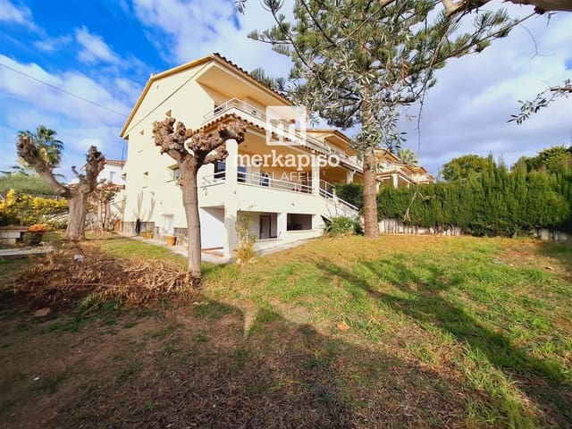 4 soveværelse Byhus til salg i Calafell med swimmingpool garage - € 480.000 (Ref: 9511302)