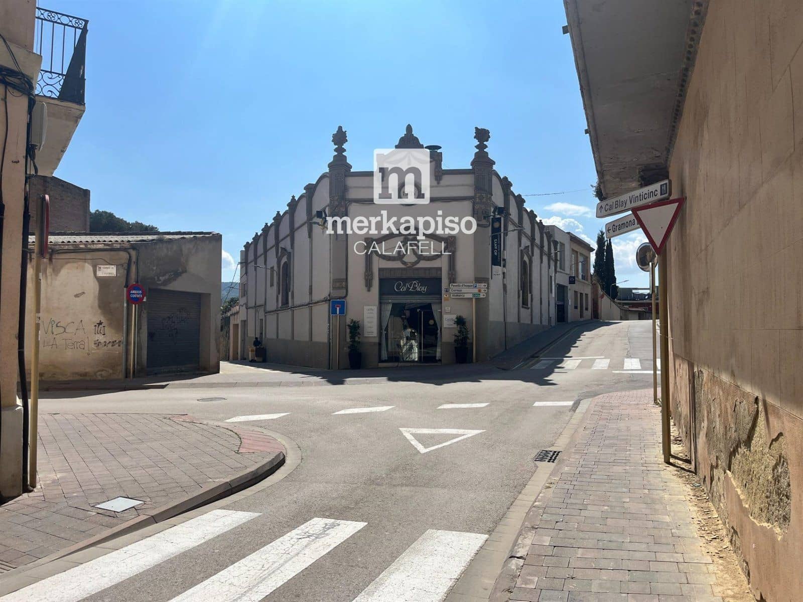 6 soveværelse Villa til salg i Sant Sadurni d'Anoia med garage - € 300.000 (Ref: 9525323)