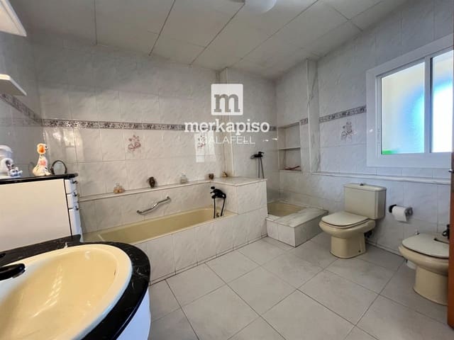 6 soveværelse Villa til salg i Sant Sadurní d'Anoia med garage - € 300.000 (Ref: 9525323)