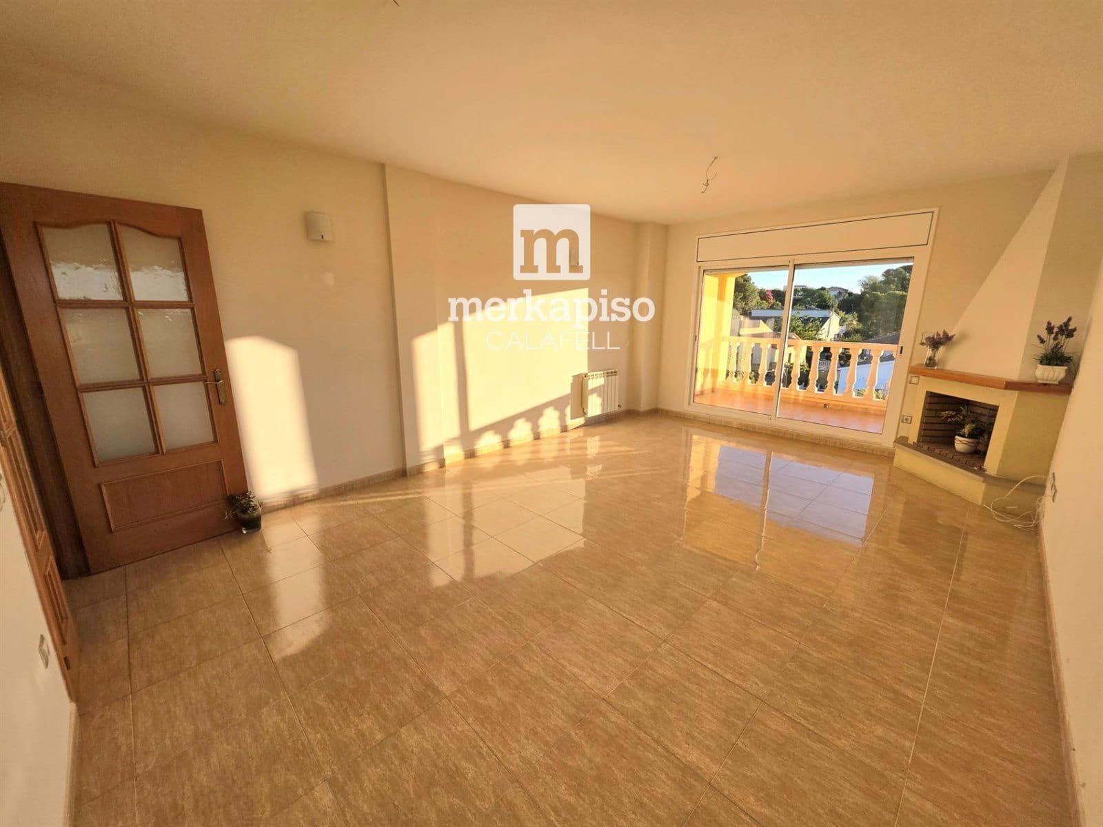 4 makuuhuone Omakotitalo myytävänä paikassa La Pobla de Montornes mukana 
autotalli - 270 000 € (Ref: 9525328)