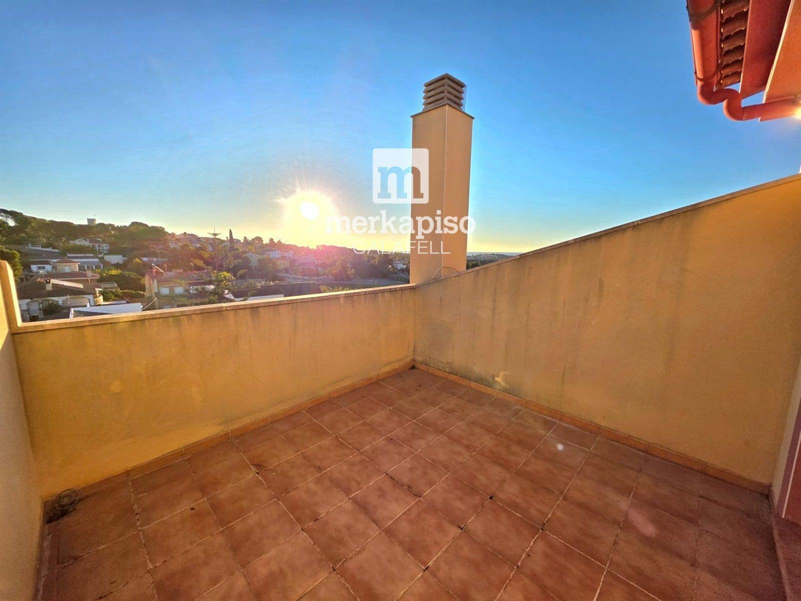 4 makuuhuone Omakotitalo myytävänä paikassa La Pobla de Montornes mukana 
autotalli - 270 000 € (Ref: 9525328)