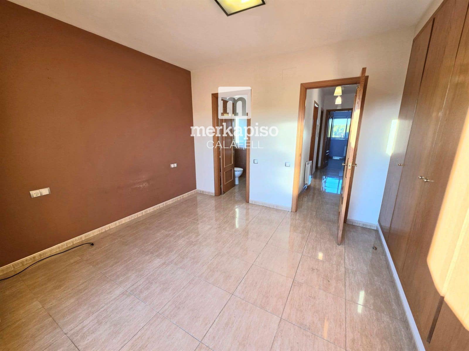 4 makuuhuone Omakotitalo myytävänä paikassa La Pobla de Montornes mukana 
autotalli - 270 000 € (Ref: 9525328)