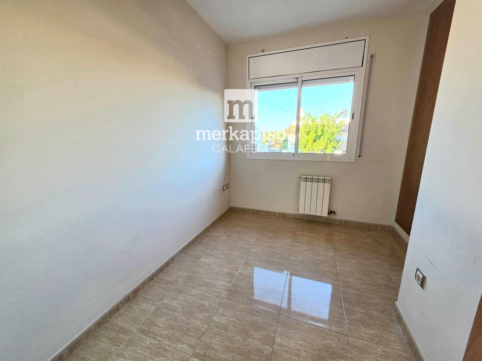 4 makuuhuone Omakotitalo myytävänä paikassa La Pobla de Montornes mukana 
autotalli - 270 000 € (Ref: 9525328)