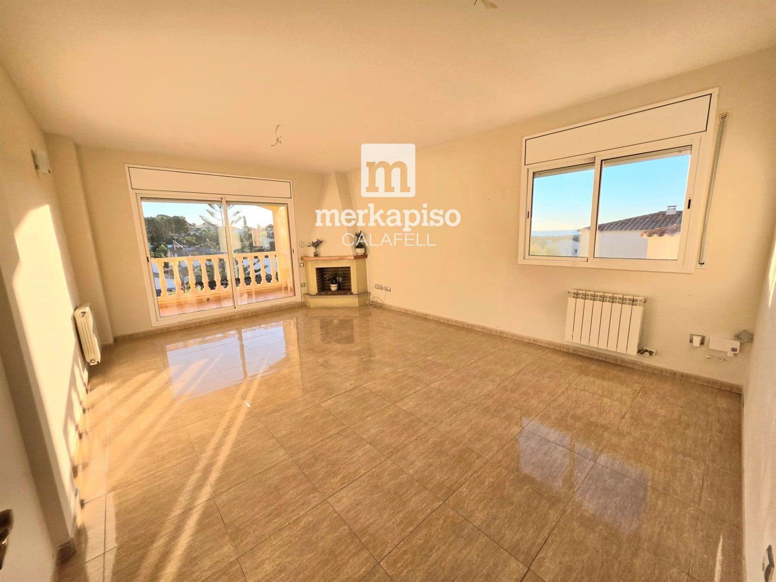 4 makuuhuone Omakotitalo myytävänä paikassa La Pobla de Montornes mukana 
autotalli - 270 000 € (Ref: 9525328)