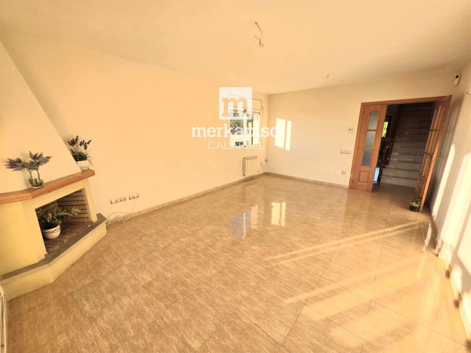 4 makuuhuone Omakotitalo myytävänä paikassa La Pobla de Montornes mukana 
autotalli - 270 000 € (Ref: 9525328)