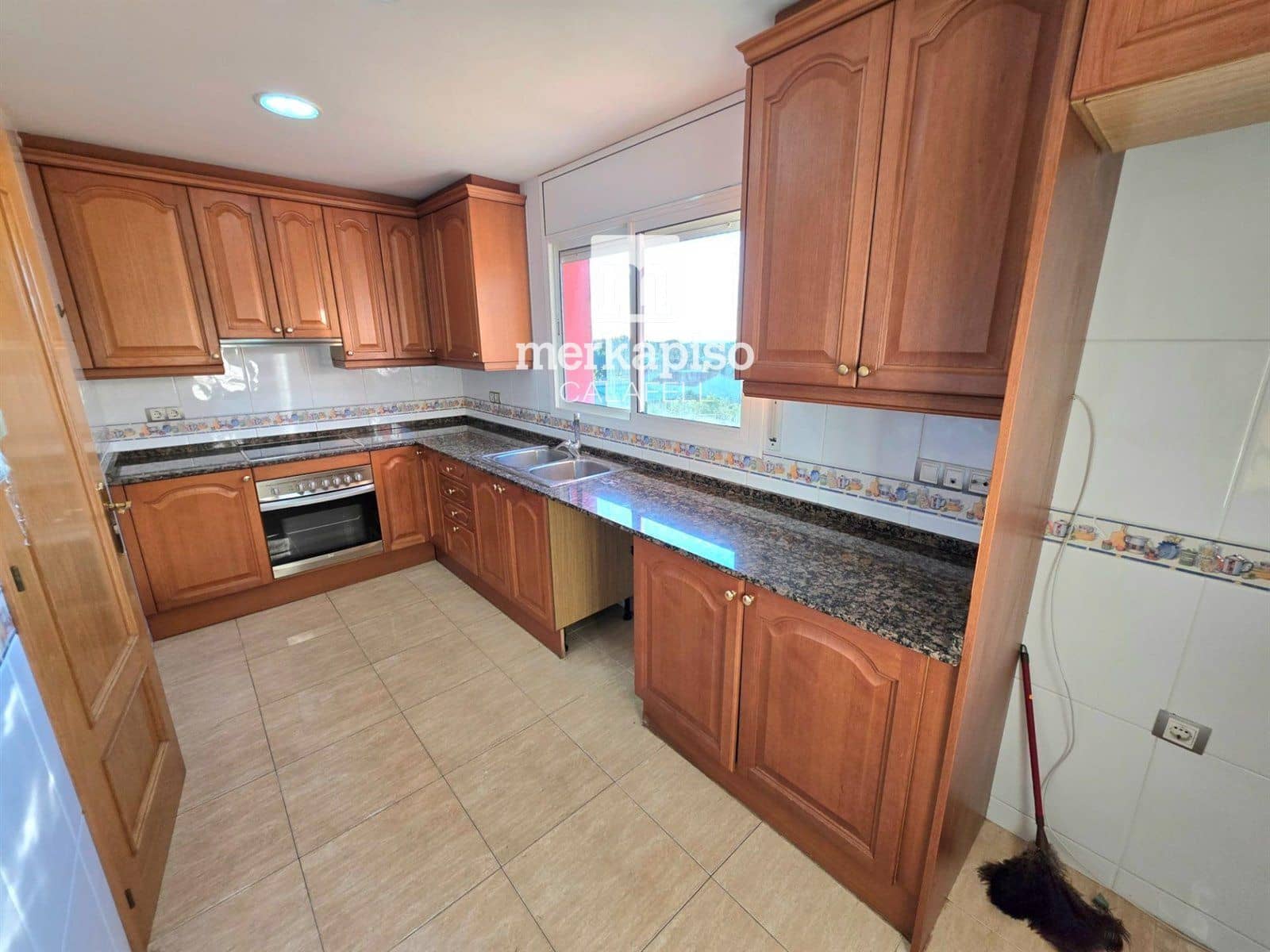 4 makuuhuone Omakotitalo myytävänä paikassa La Pobla de Montornes mukana 
autotalli - 270 000 € (Ref: 9525328)