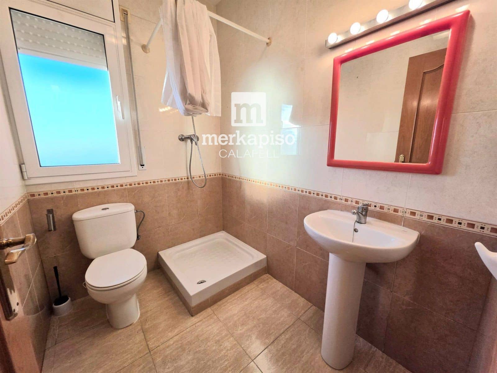 4 makuuhuone Omakotitalo myytävänä paikassa La Pobla de Montornes mukana 
autotalli - 270 000 € (Ref: 9525328)