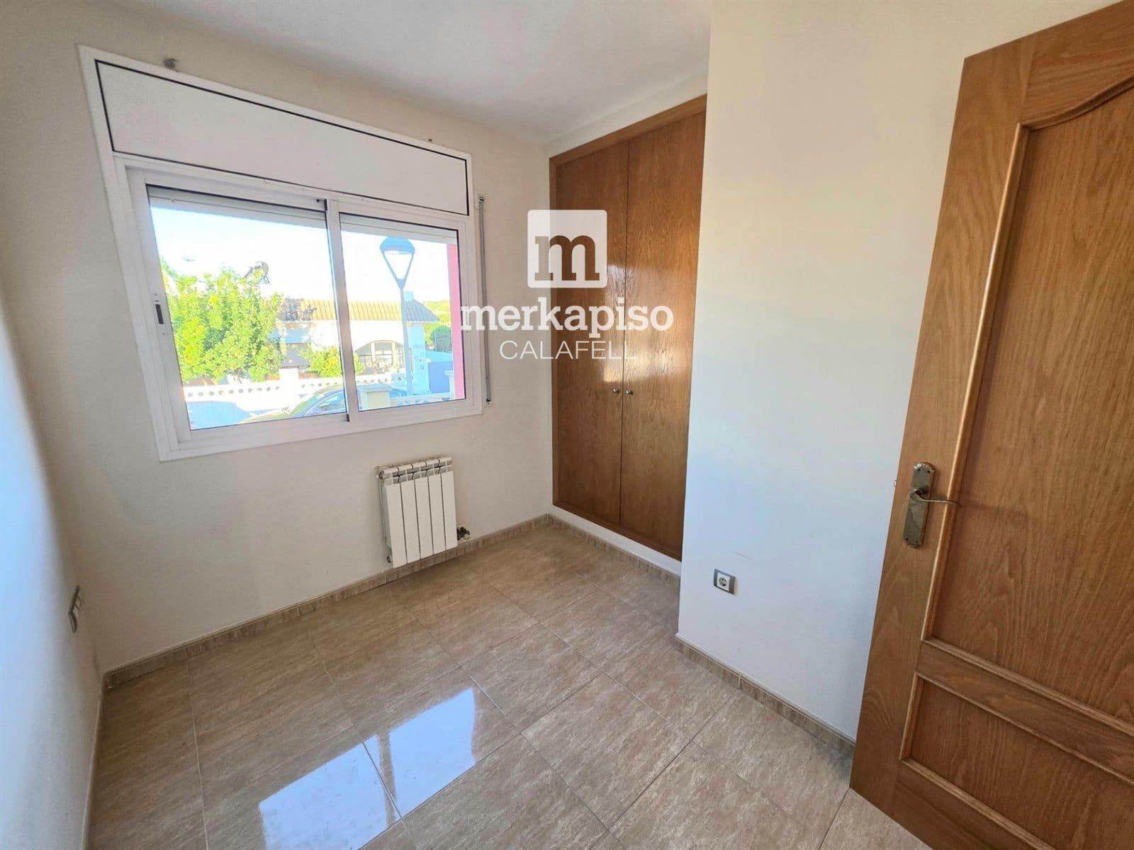 4 makuuhuone Omakotitalo myytävänä paikassa La Pobla de Montornes mukana 
autotalli - 270 000 € (Ref: 9525328)