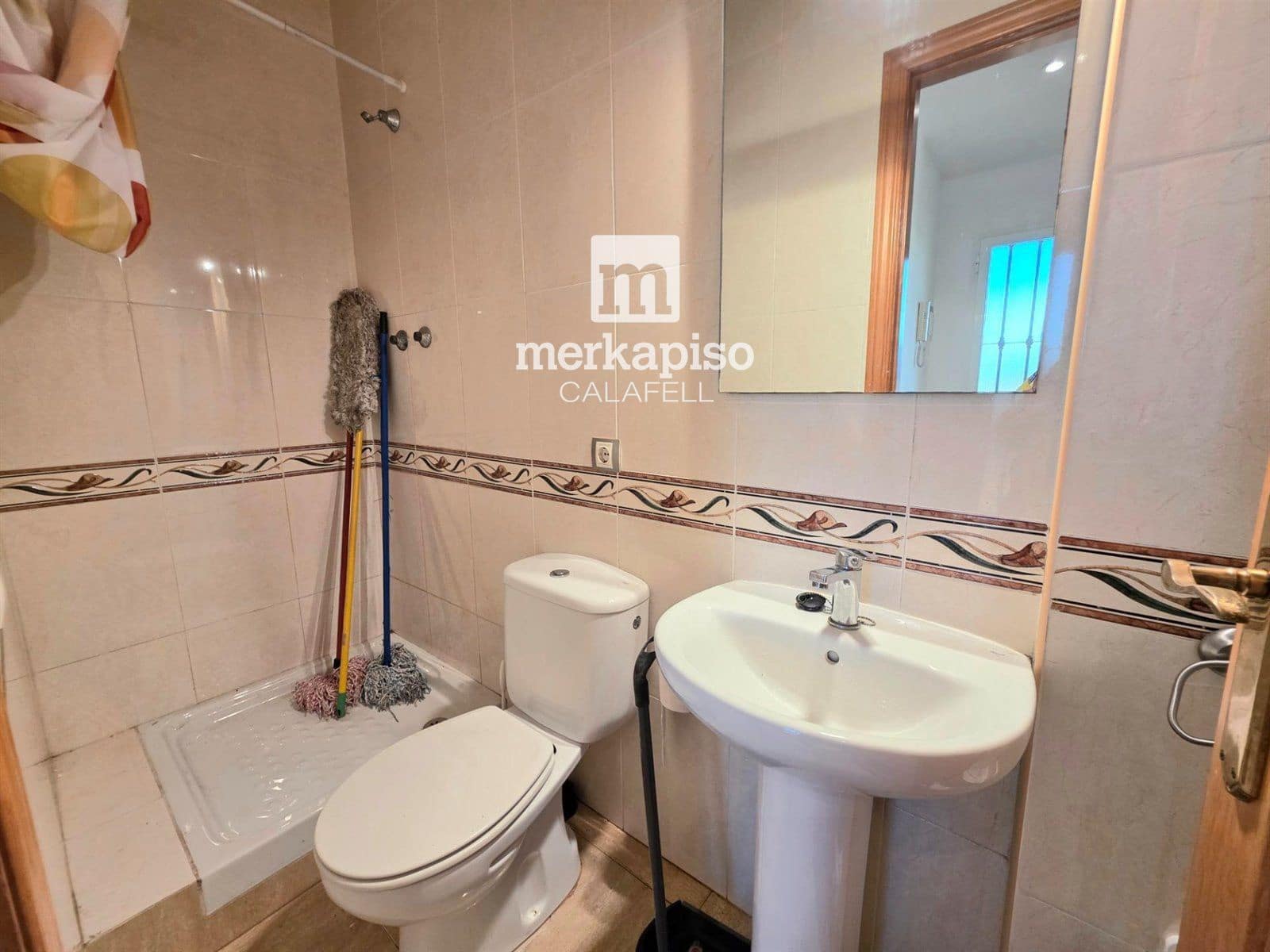 4 makuuhuone Omakotitalo myytävänä paikassa La Pobla de Montornes mukana 
autotalli - 270 000 € (Ref: 9525328)