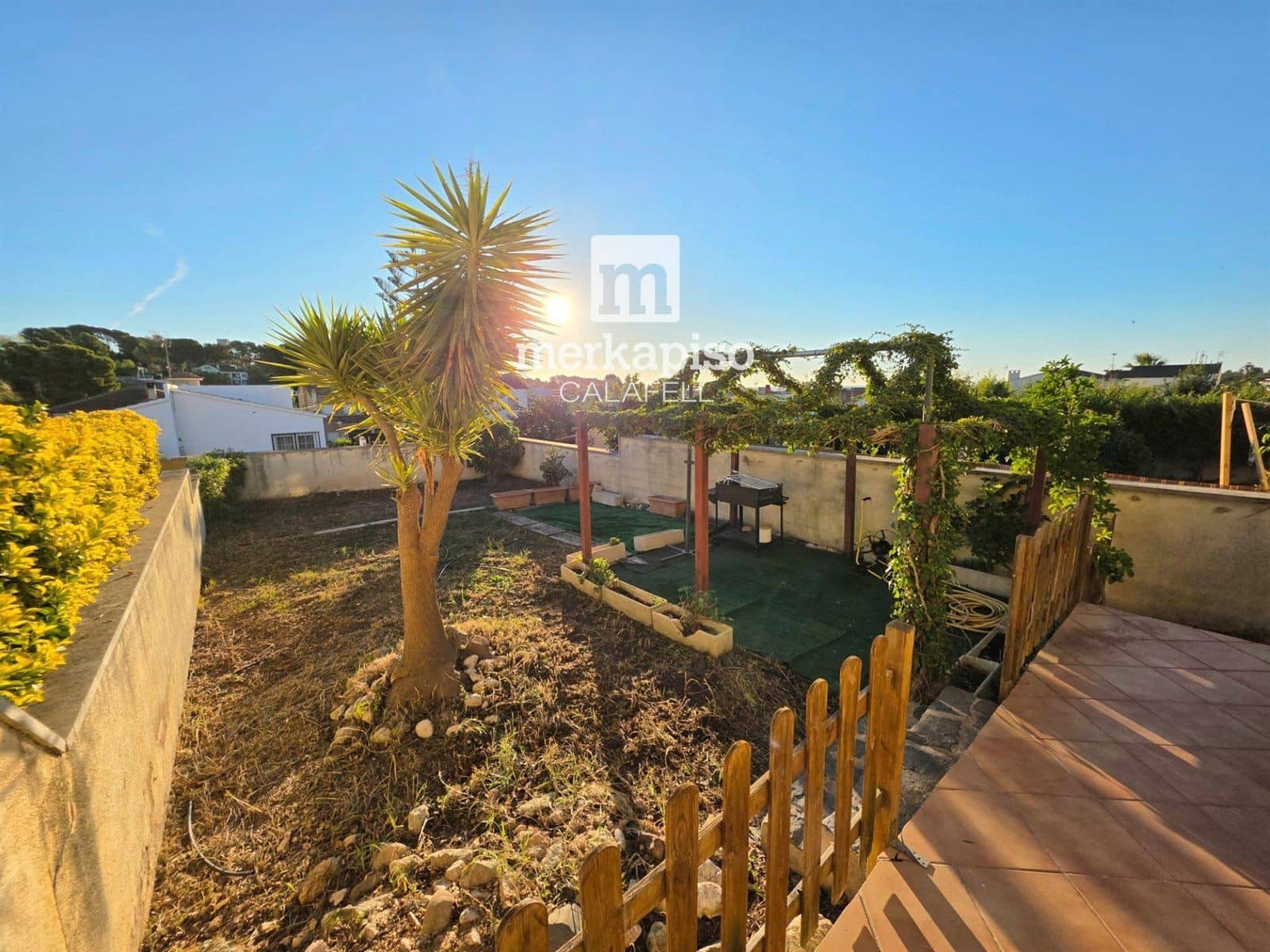 4 makuuhuone Omakotitalo myytävänä paikassa La Pobla de Montornes mukana 
autotalli - 270 000 € (Ref: 9525328)