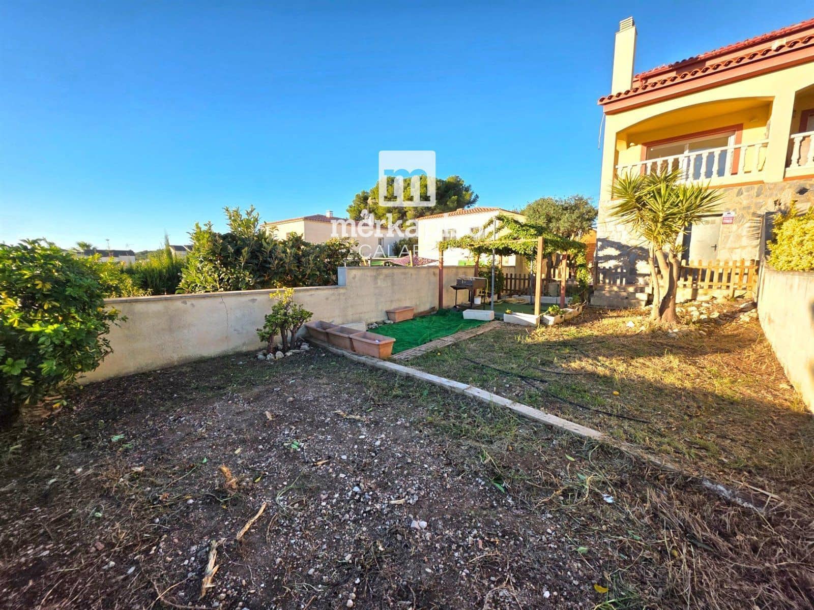 4 makuuhuone Omakotitalo myytävänä paikassa La Pobla de Montornes mukana 
autotalli - 270 000 € (Ref: 9525328)