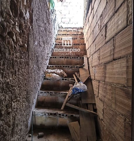 4 slaapkamer Villa te koop in El Vendrell - € 126.000 (Ref: 9535014)