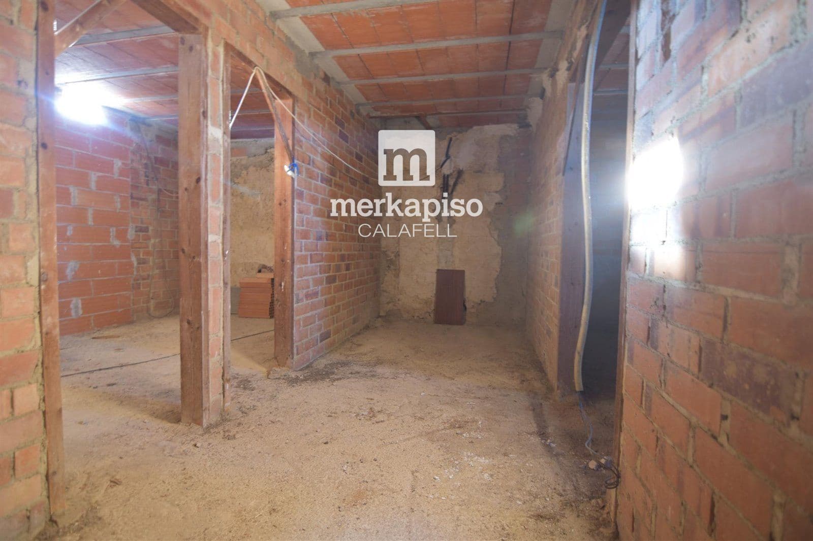 6 soverom Villa til salgs i Albinyana - € 120 000 (Ref: 9535029)