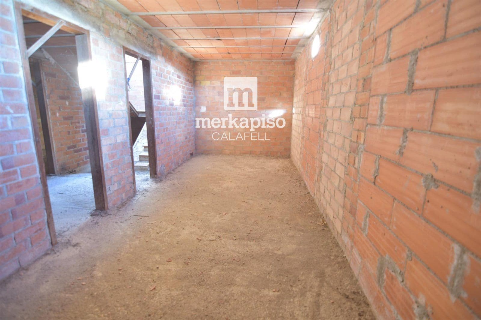 6 soverom Villa til salgs i Albinyana - € 120 000 (Ref: 9535029)