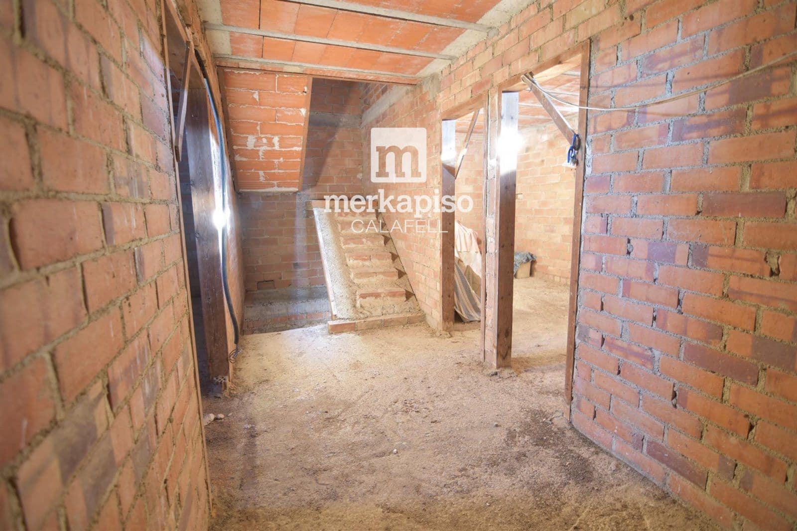 6 soverom Villa til salgs i Albinyana - € 120 000 (Ref: 9535029)