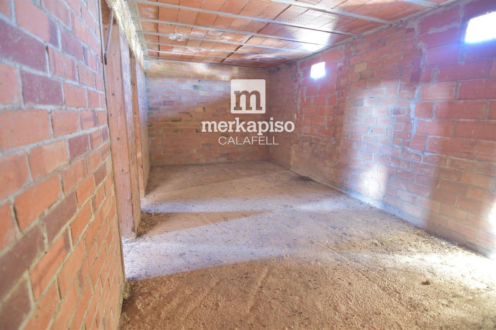 6 soverom Villa til salgs i Albinyana - € 120 000 (Ref: 9535029)