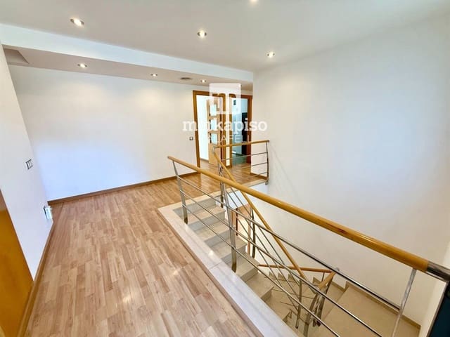 5 Zimmer Villa zu verkaufen in El Vendrell mit Pool Garage - 430.000 € (Ref: 9535037)