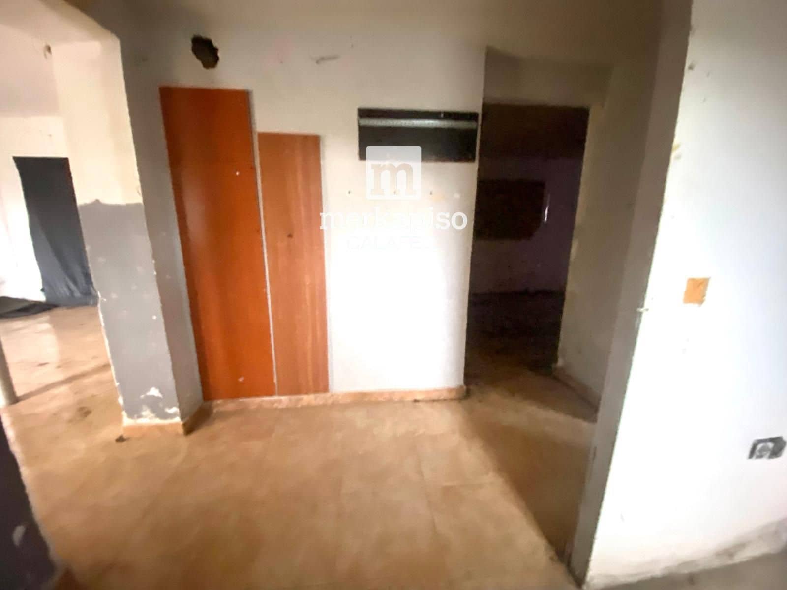 Villa for sale in Cunit - € 180,000 (Ref: 9535185)