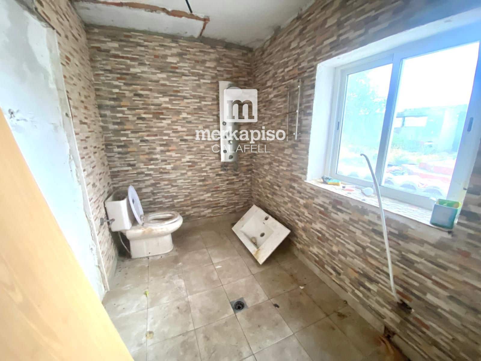 Villa for sale in Cunit - € 180,000 (Ref: 9535185)