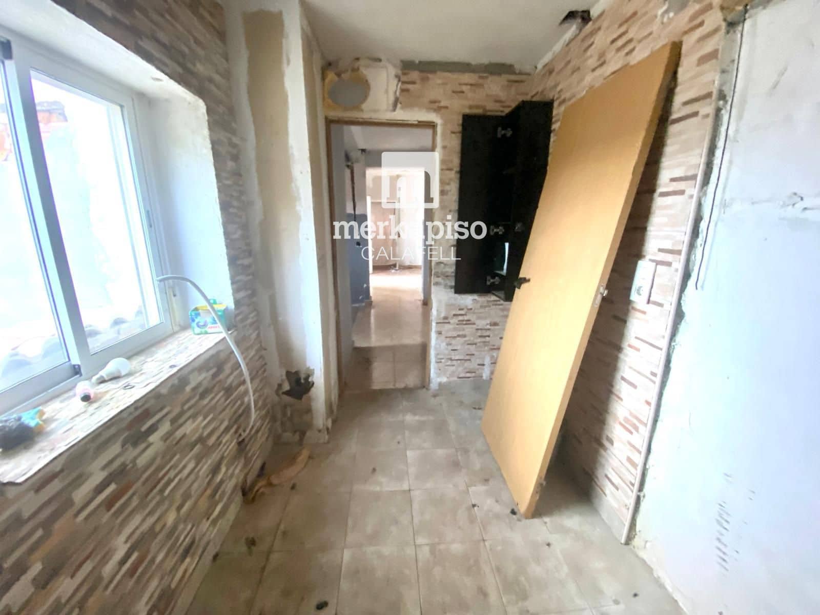 Villa for sale in Cunit - € 180,000 (Ref: 9535185)