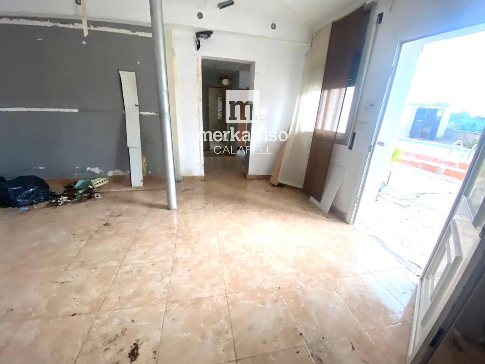 Villa for sale in Cunit - € 180,000 (Ref: 9535185)