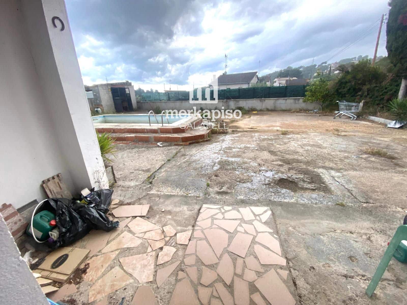 Villa for sale in Cunit - € 180,000 (Ref: 9535185)