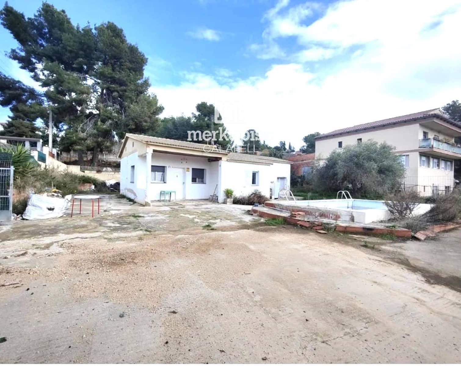 Villa for sale in Cunit - € 180,000 (Ref: 9535185)