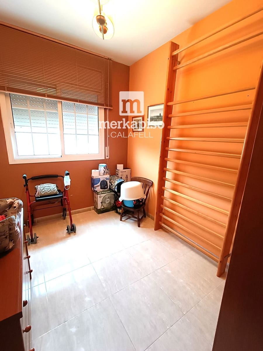 3 bedroom Penthouse for sale in Segur de Calafell with garage - € 200,000 (Ref: 9550129)