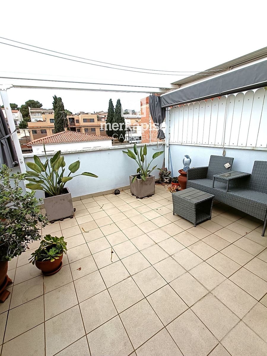 3 bedroom Penthouse for sale in Segur de Calafell with garage - € 200,000 (Ref: 9550129)