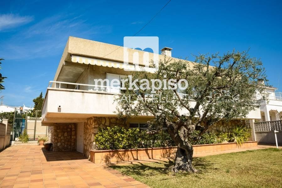 4 quarto Moradia para venda em Calafell com piscina garagem - 550 000 € (Ref: 9566637)