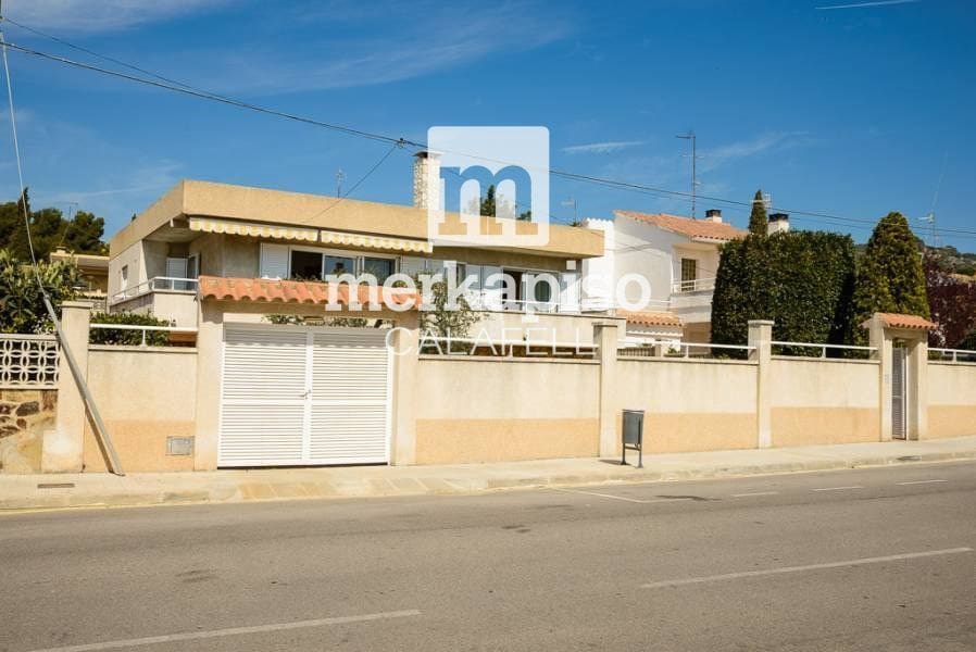 4 quarto Moradia para venda em Calafell com piscina garagem - 550 000 € (Ref: 9566637)
