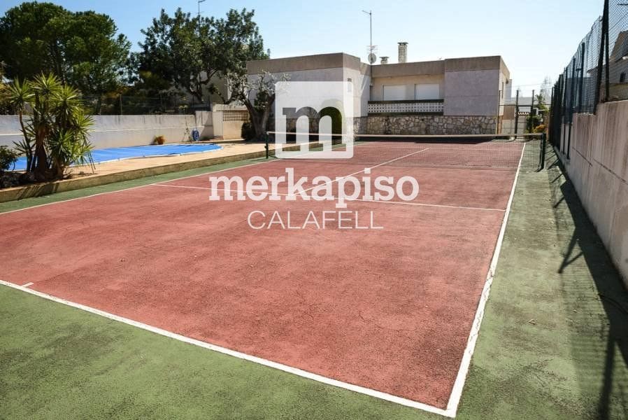 4 quarto Moradia para venda em Calafell com piscina garagem - 550 000 € (Ref: 9566637)