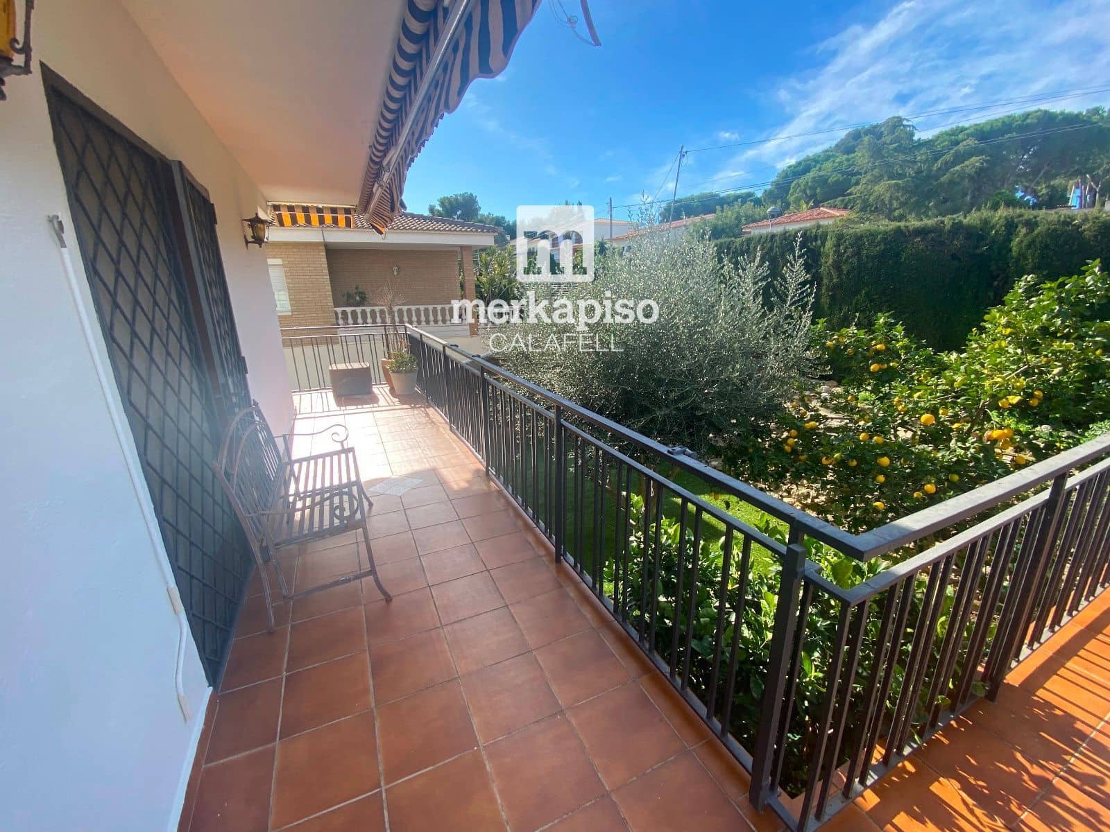 5 slaapkamer Villa te koop in Cunit met zwembad garage - € 399.000 (Ref: 9626616)