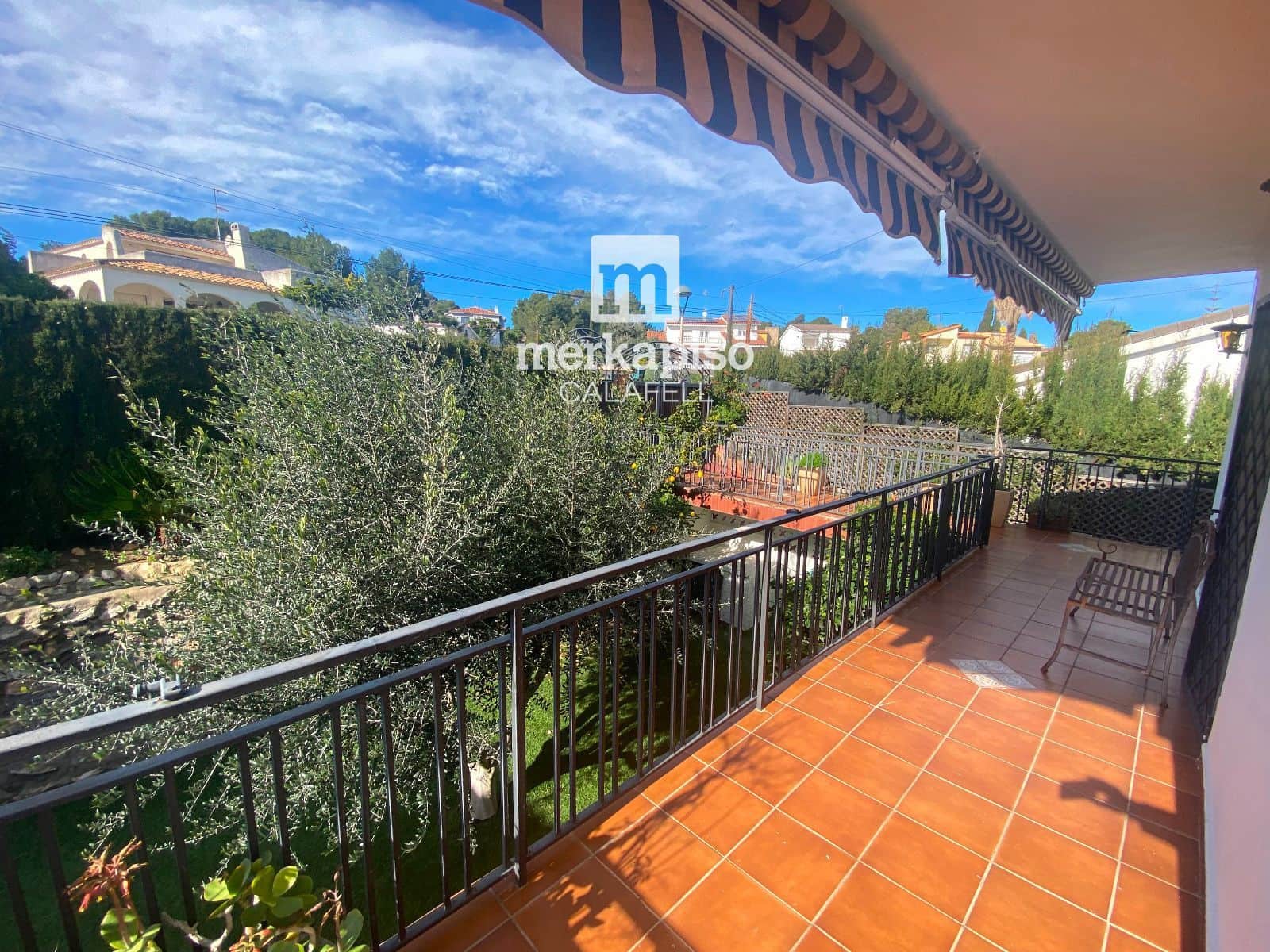 5 slaapkamer Villa te koop in Cunit met zwembad garage - € 399.000 (Ref: 9626616)