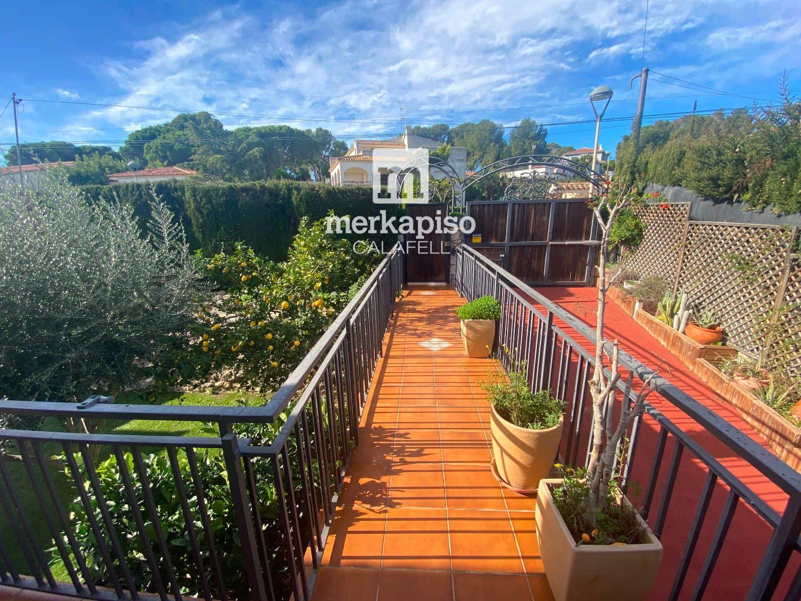 5 slaapkamer Villa te koop in Cunit met zwembad garage - € 399.000 (Ref: 9626616)