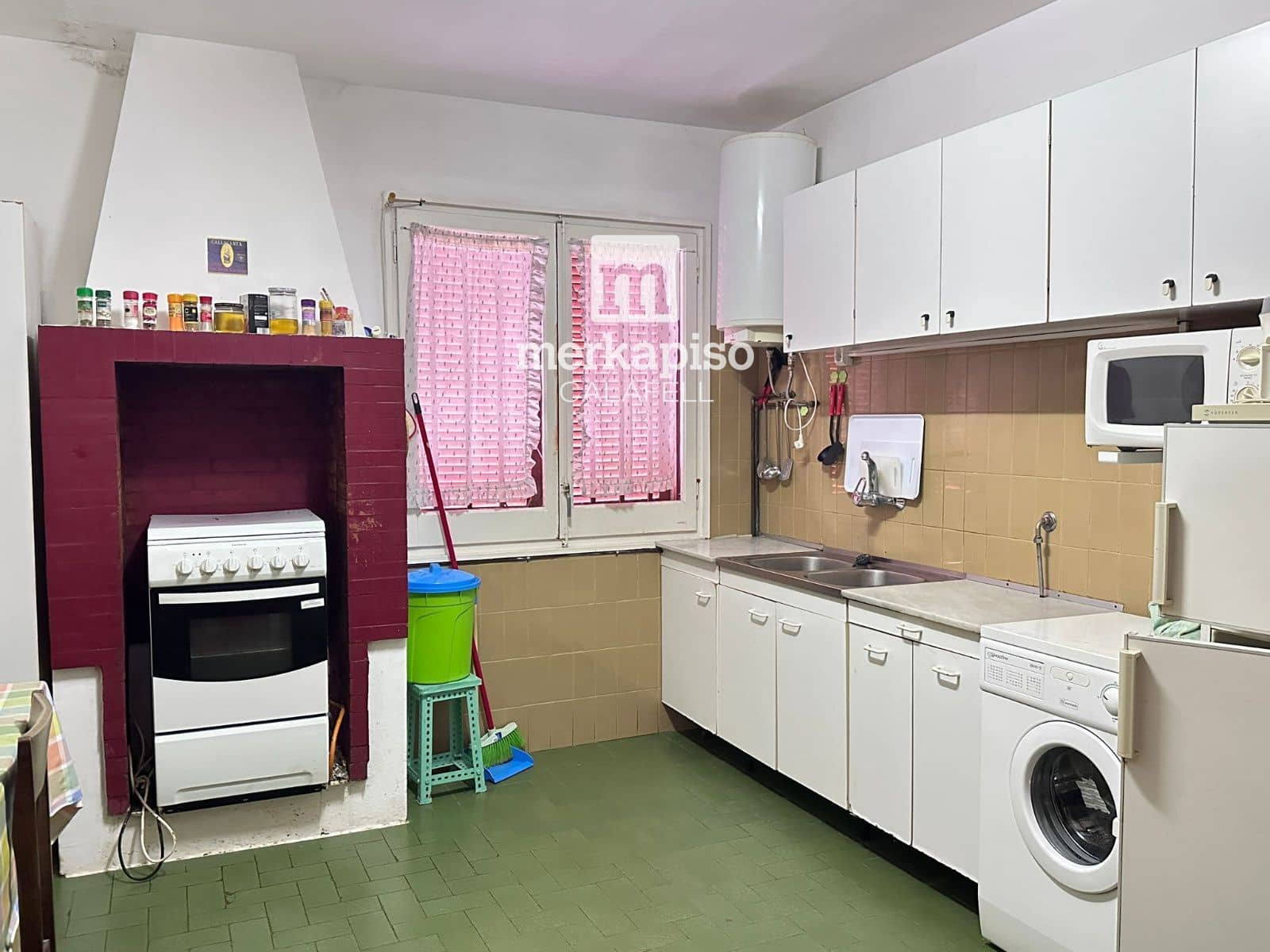 3 slaapkamer Flat te koop in Castellet i la Gornal met zwembad garage - € 199.000 (Ref: 9626624)