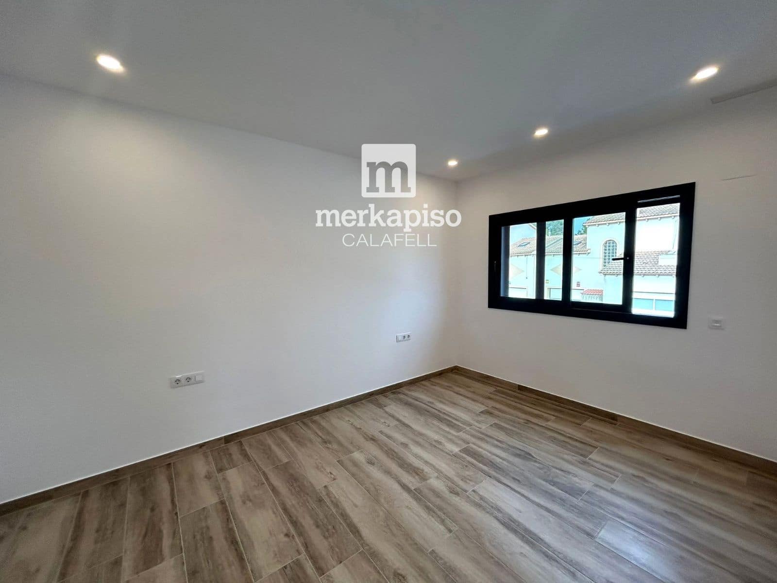 4 soverom Villa til salgs i El Vendrell med svømmebasseng garasje - € 630 000 (Ref: 9650492)