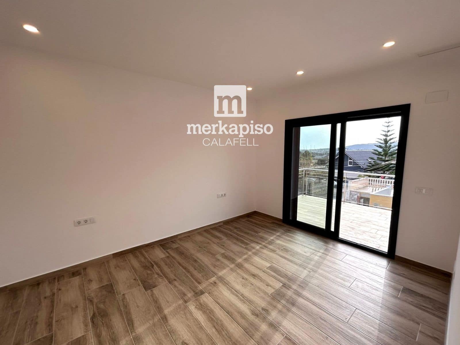 4 soverom Villa til salgs i El Vendrell med svømmebasseng garasje - € 630 000 (Ref: 9650492)