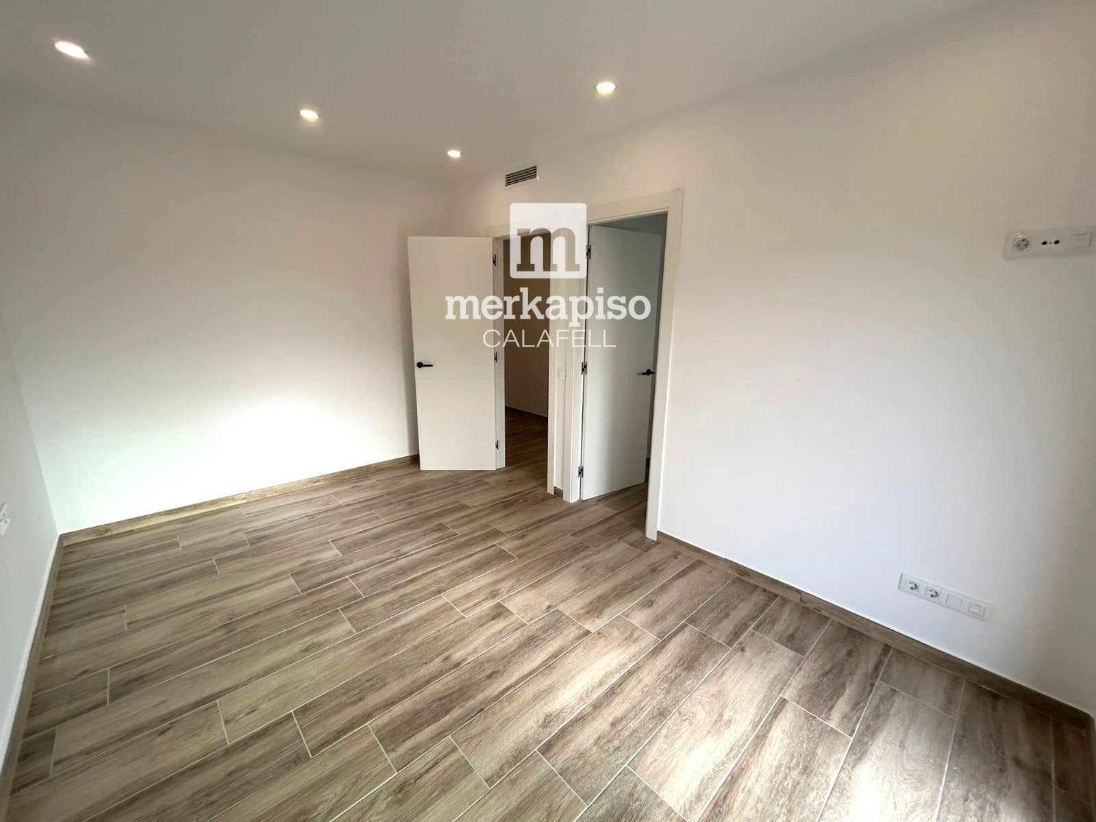 4 soverom Villa til salgs i El Vendrell med svømmebasseng garasje - € 630 000 (Ref: 9650492)