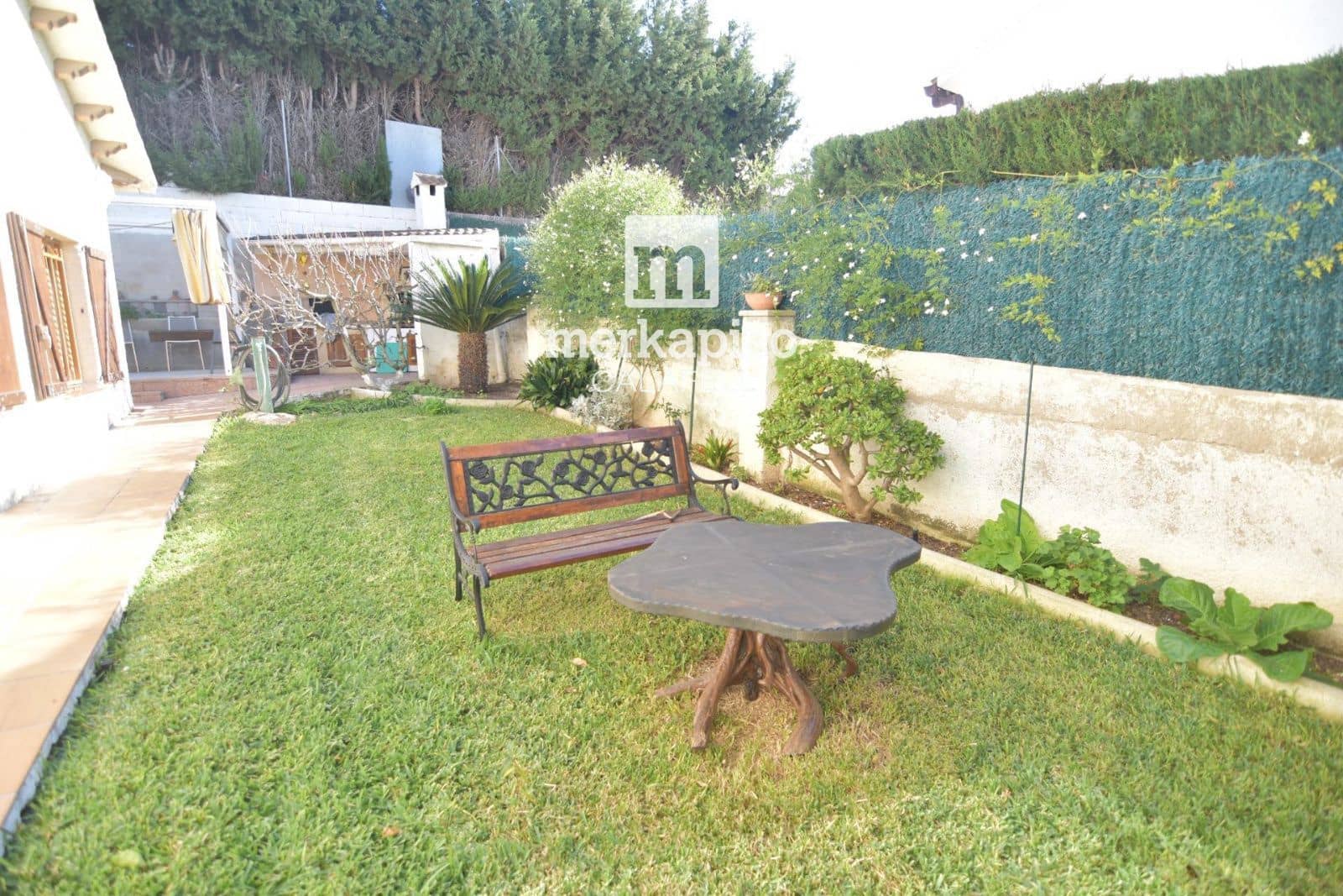 Chalet de 4 habitaciones en El Vendrell en venta con garaje - 295.000 € (Ref: 9653042)