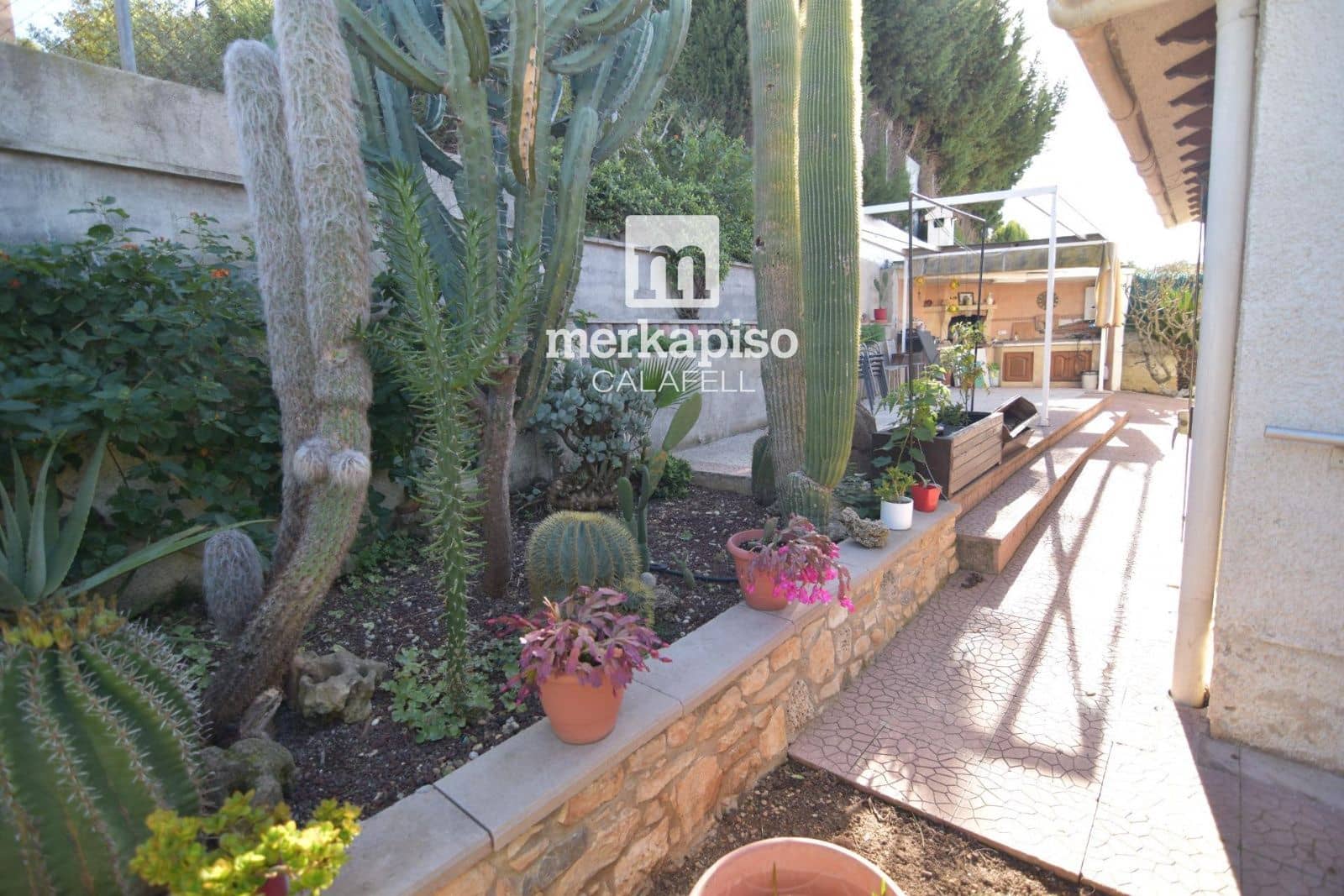 Chalet de 4 habitaciones en El Vendrell en venta con garaje - 295.000 € (Ref: 9653042)