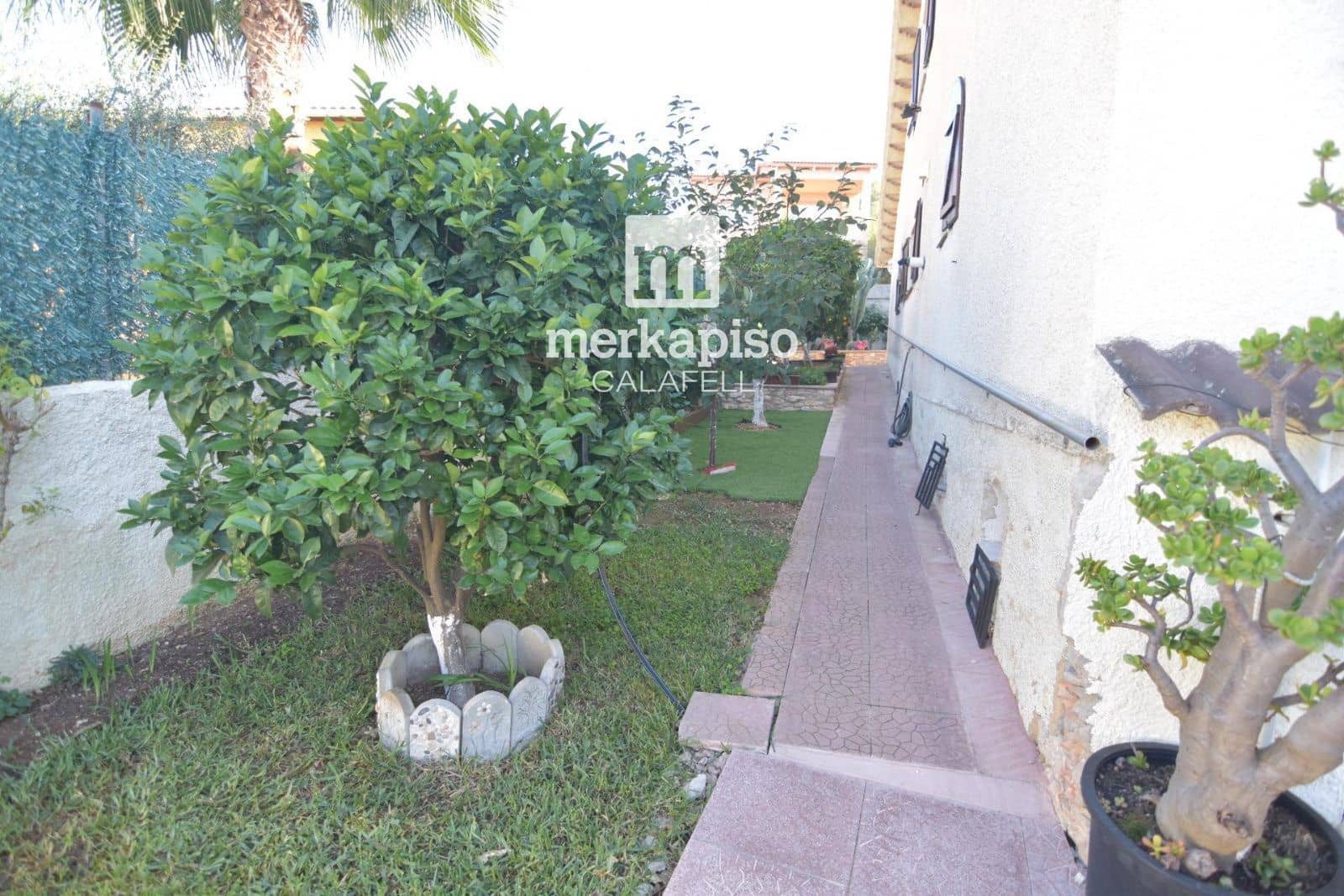 Chalet de 4 habitaciones en El Vendrell en venta con garaje - 295.000 € (Ref: 9653042)