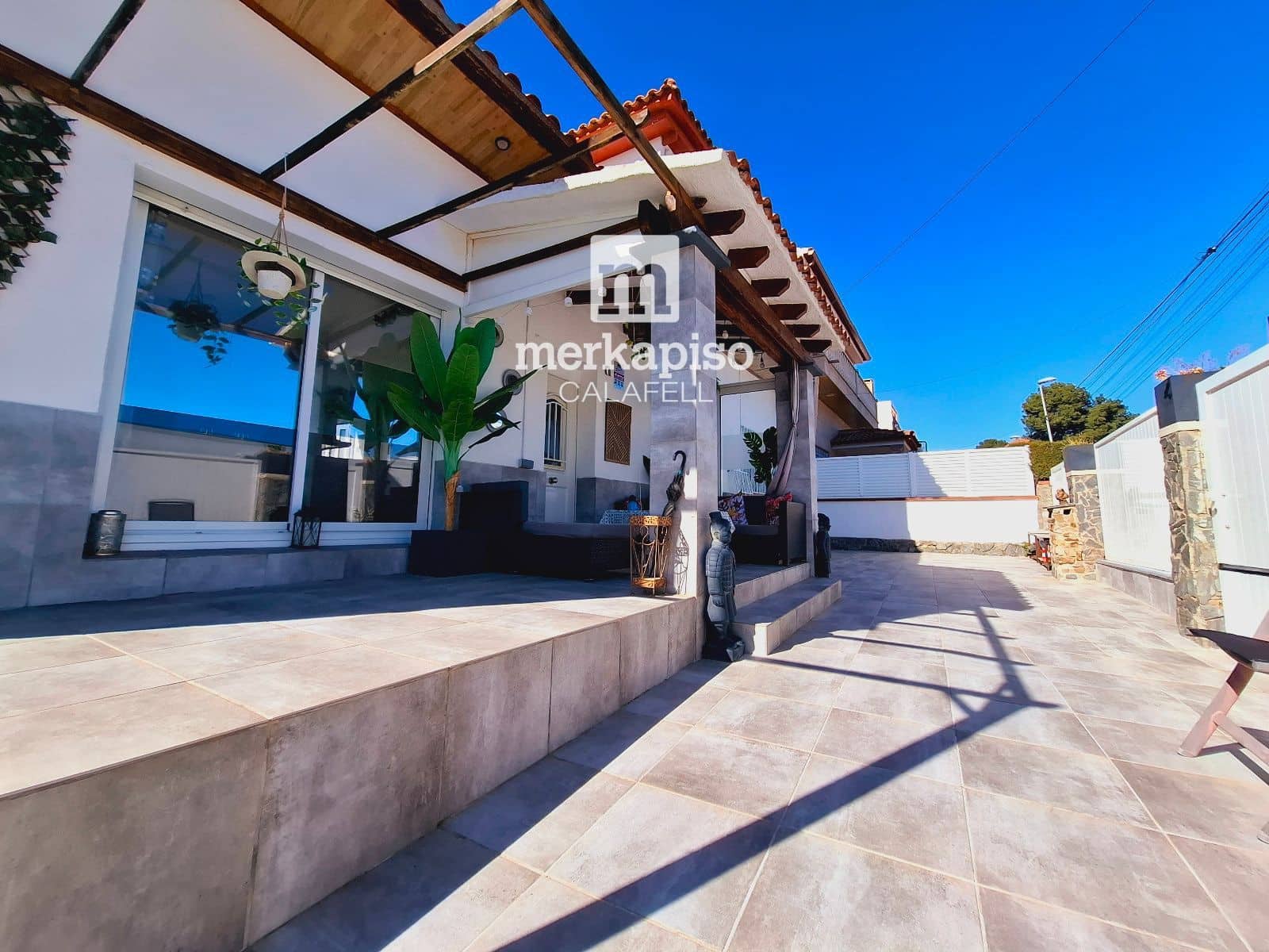 4 makuuhuone Huvila myytävänä paikassa Cunit mukana uima-altaan 
autotalli - 425 000 € (Ref: 9658020)