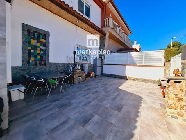 4 makuuhuone Huvila myytävänä paikassa Cunit mukana uima-altaan 
autotalli - 425 000 € (Ref: 9658020)