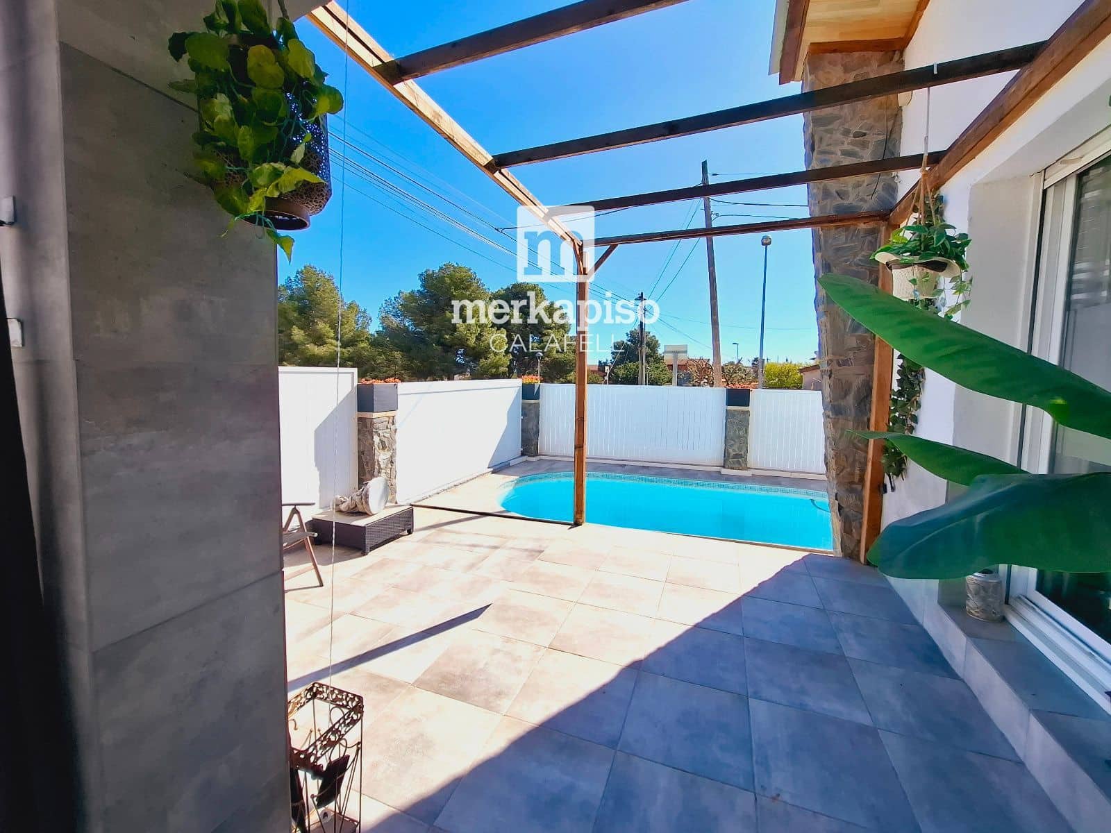 4 makuuhuone Huvila myytävänä paikassa Cunit mukana uima-altaan 
autotalli - 425 000 € (Ref: 9658020)