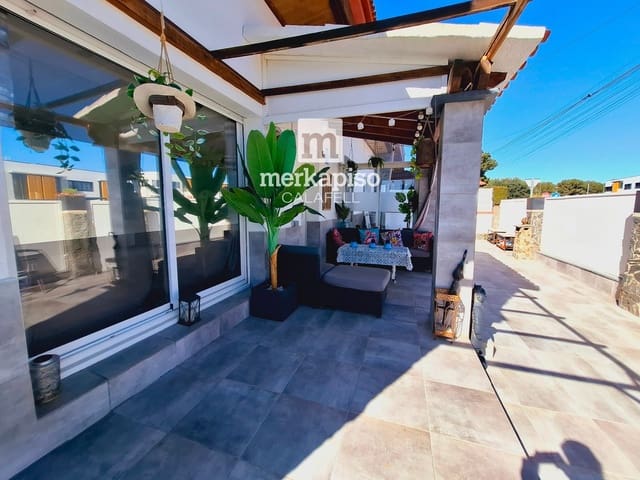 4 makuuhuone Huvila myytävänä paikassa Cunit mukana uima-altaan 
autotalli - 425 000 € (Ref: 9658020)