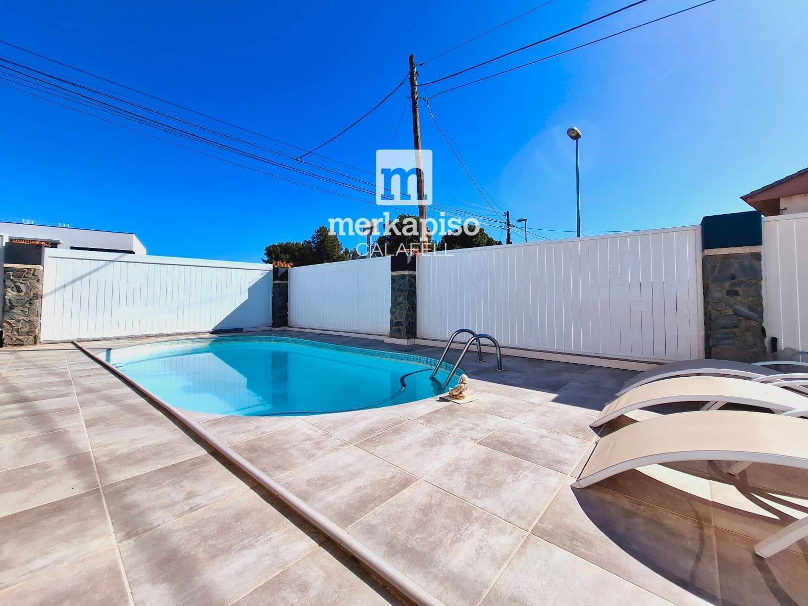 4 makuuhuone Huvila myytävänä paikassa Cunit mukana uima-altaan 
autotalli - 425 000 € (Ref: 9658020)