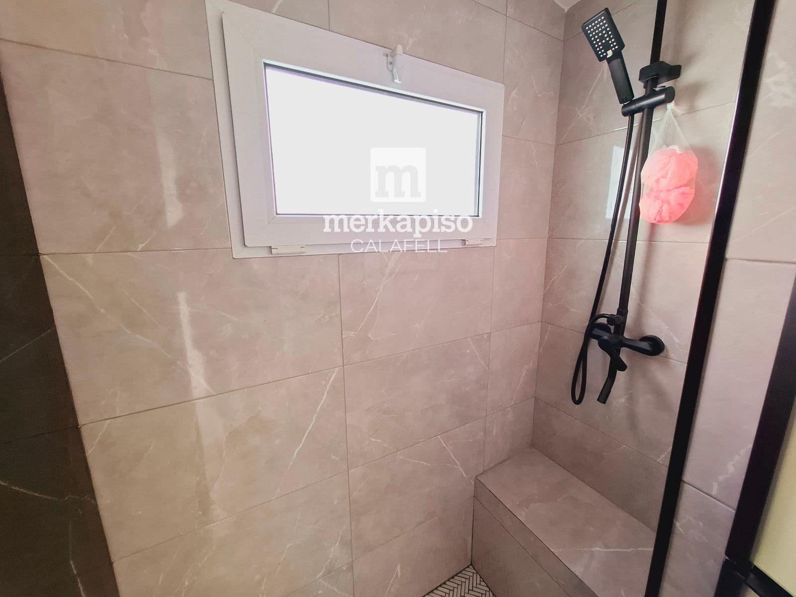 4 makuuhuone Huvila myytävänä paikassa Cunit mukana uima-altaan 
autotalli - 425 000 € (Ref: 9658020)