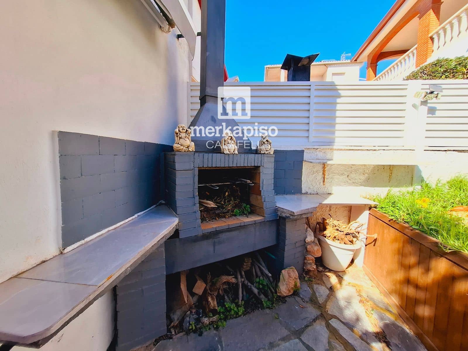 4 makuuhuone Huvila myytävänä paikassa Cunit mukana uima-altaan 
autotalli - 425 000 € (Ref: 9658020)